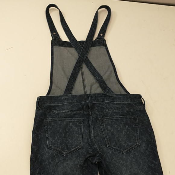 Hollister Denim Overalls Blue Jean Comfortable Stretch w Subtle Ikat Like Print - Picture 11 of 12